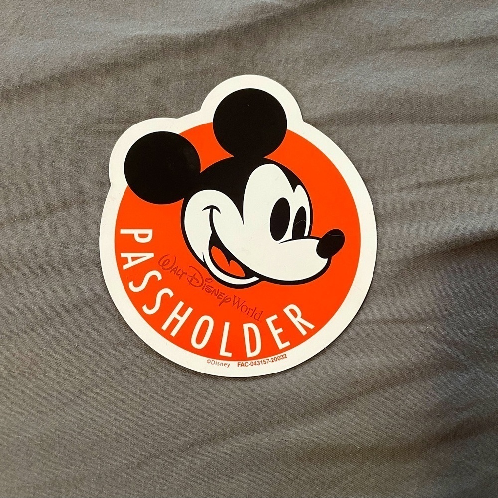 NEW Disney Pass Holder Mickey Mouse Magnet